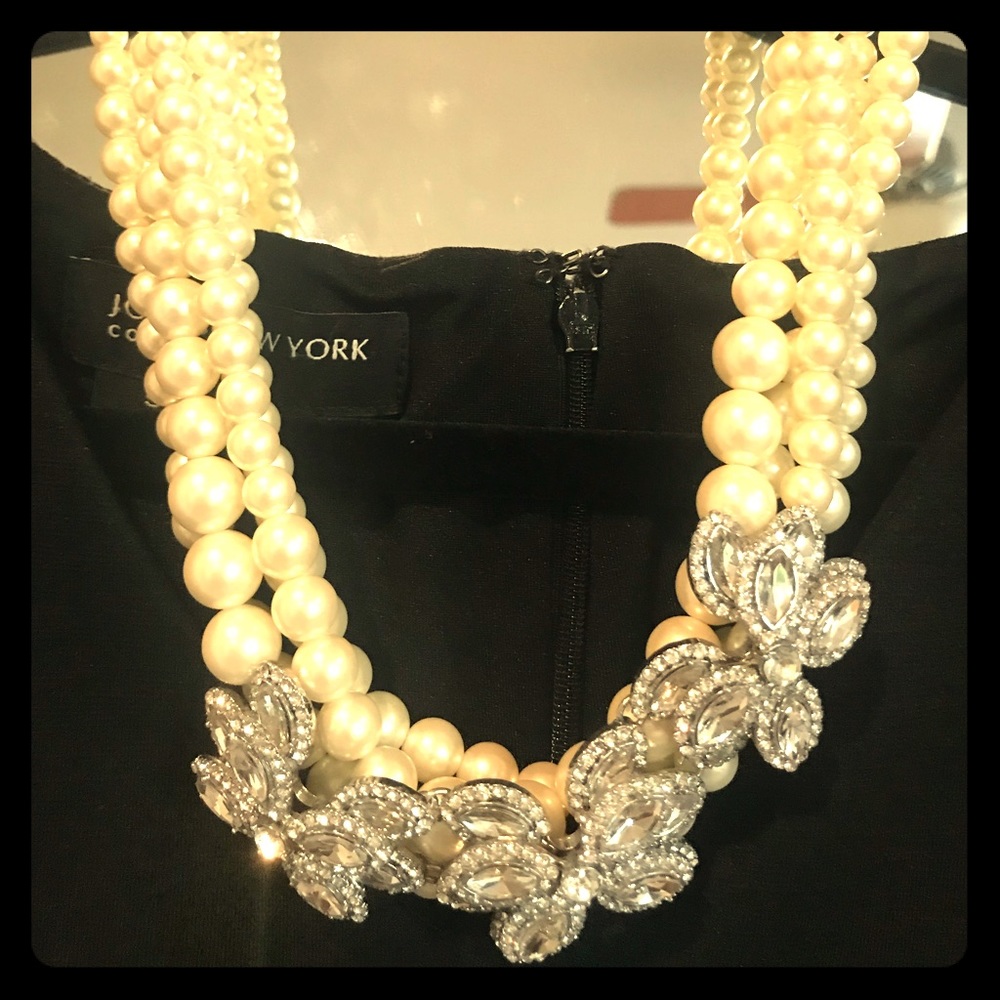 20 inch beautiful statement piece! Ann Taylor